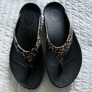 OOFOS Cheetah Print Thong Sandal, lightly worn